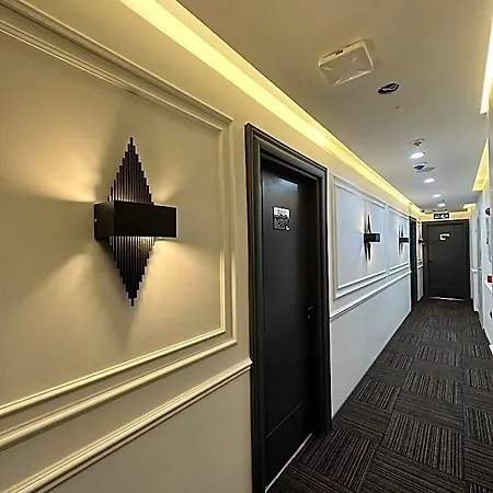 מלון Intercity Airport 3*